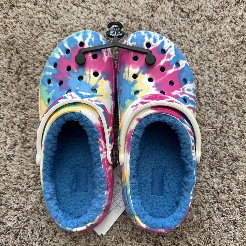 Tie-Dye fuzzy lined Crocs